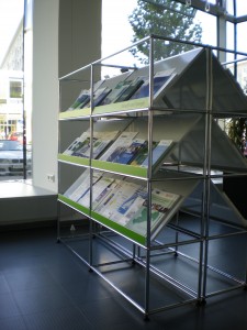 A light, attrcative and welcoming USM Haller Infostand