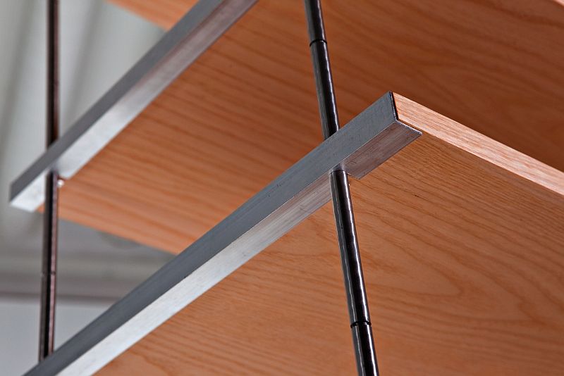 The joining system in AIR. The weight of the shelves holds the system in place.