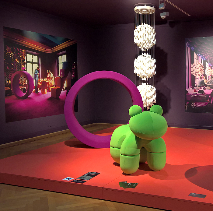 Sitting Wheel by Verner Panton, in real and in photos, and Pony by Eero Aarnio, although it's clearly a Frog, as seen at Nordic Design. The Response to the Bauhaus, Bröhan Museum, Berlin (24.10.2019 - 01.03.2020)