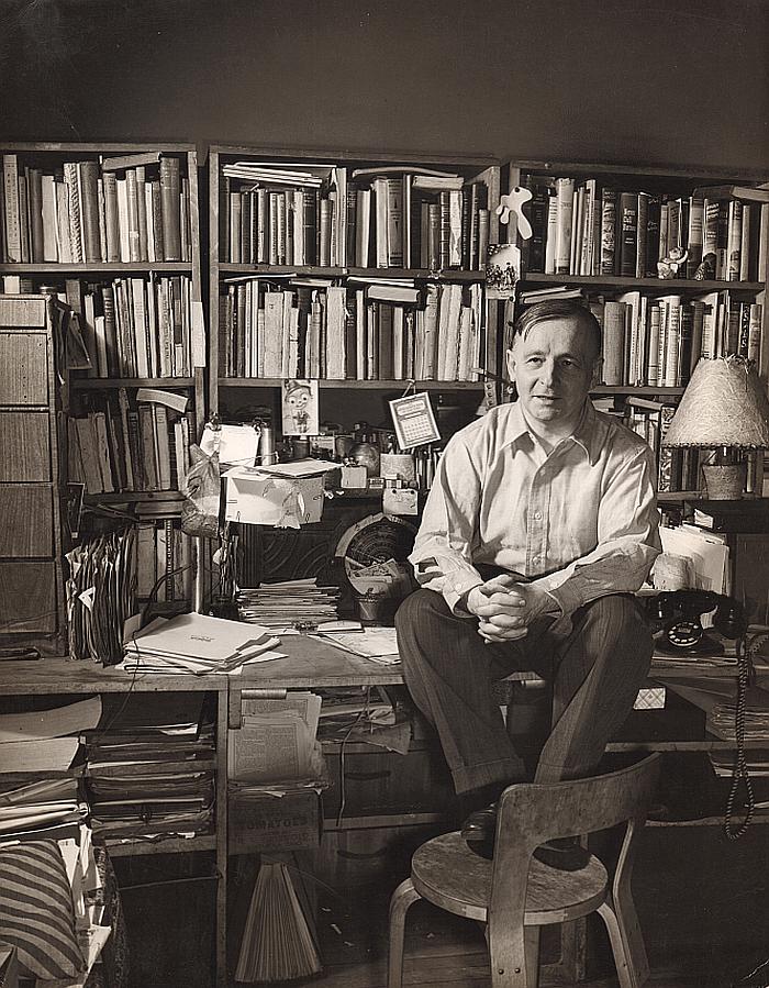 Friedrich Kiesler sat a distinctly non-flying desk, New York, 1947 (Photo © and courtesy Austrian Frederick and Lillian Kiesler Private Foundation, Vienna)