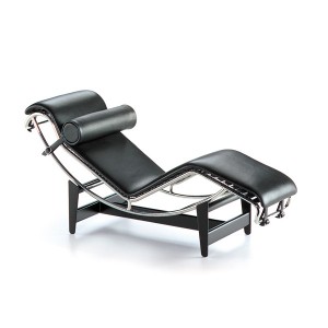 Chaise longue a reglage by Le Corbusier (here in the miniature from Vitra)