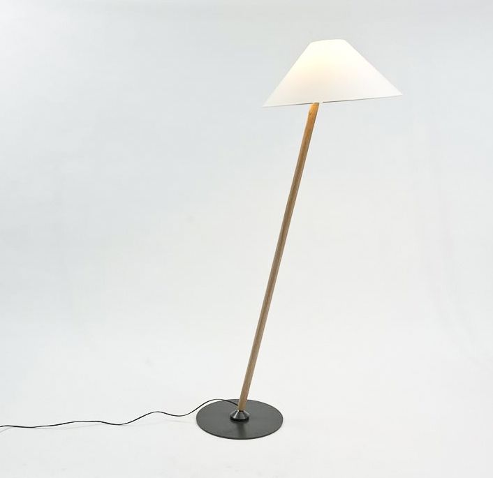 Standing Task Light  - Thanks to an innovative jount lamp and shade can be freely positioned for optimal illumination.