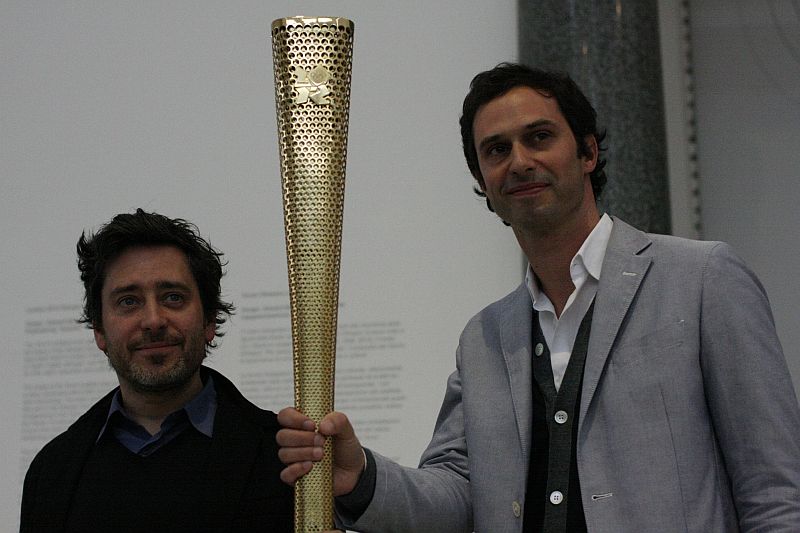 barber osgerby olympic torch - smow Blog