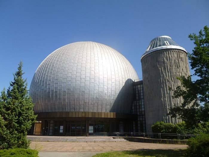 Zeiss-Großplanetarium by Berlin Ulrich Müther (completed 1986)