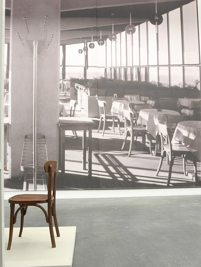 A chair of the type used in the restaurant of Halle-Leipzig airport, as see at Moderne in der Werkstatt - 100 Years Burg Giebichenstein Kunsthochschule Halle, Kunstmuseum Moritzburg, Halle