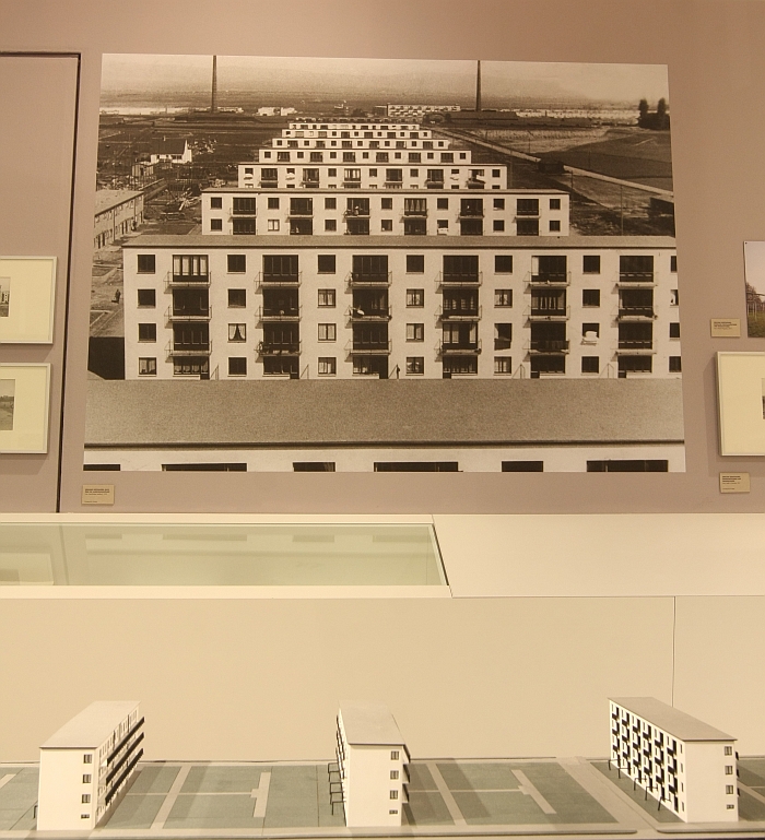 Siedlung Westhausen at Neuen Frankfurt, as seen at Line Form Function. The Buildings of Ferdinand Kramer, the Deutsches Architekturmuseum, Frankfurt