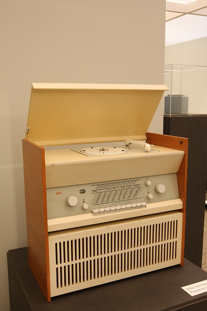 Atelier 1 Control unit Dieter Rams for Braun, as seen at Radio Days. Tube Radios, Design Classics, Internet Radio, the Museum für Angewandte Kunst Cologne