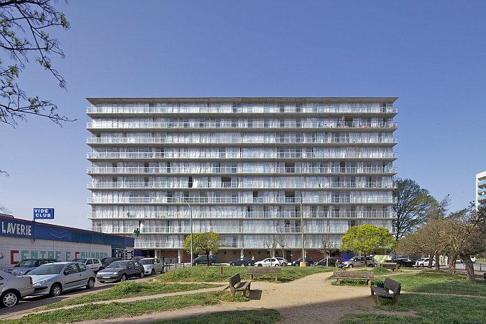 Grand Parc, Bâtiment G, Bordeaux, After.. Architects: Frédéric Druot, Anne Lacaton & Jean-Philippe Vassal, Paris (Photo: © Philippe Ruault, Courtesy of architekturgalerie am weißenhof)