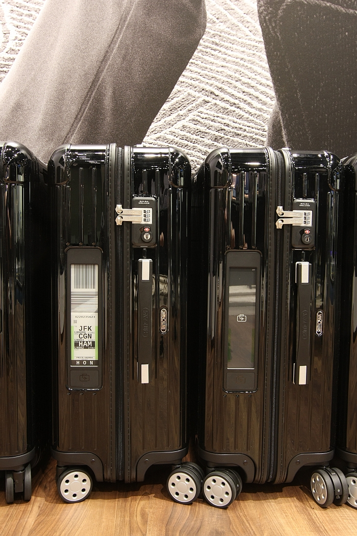 Rimowa Electronic Tag,on and off.