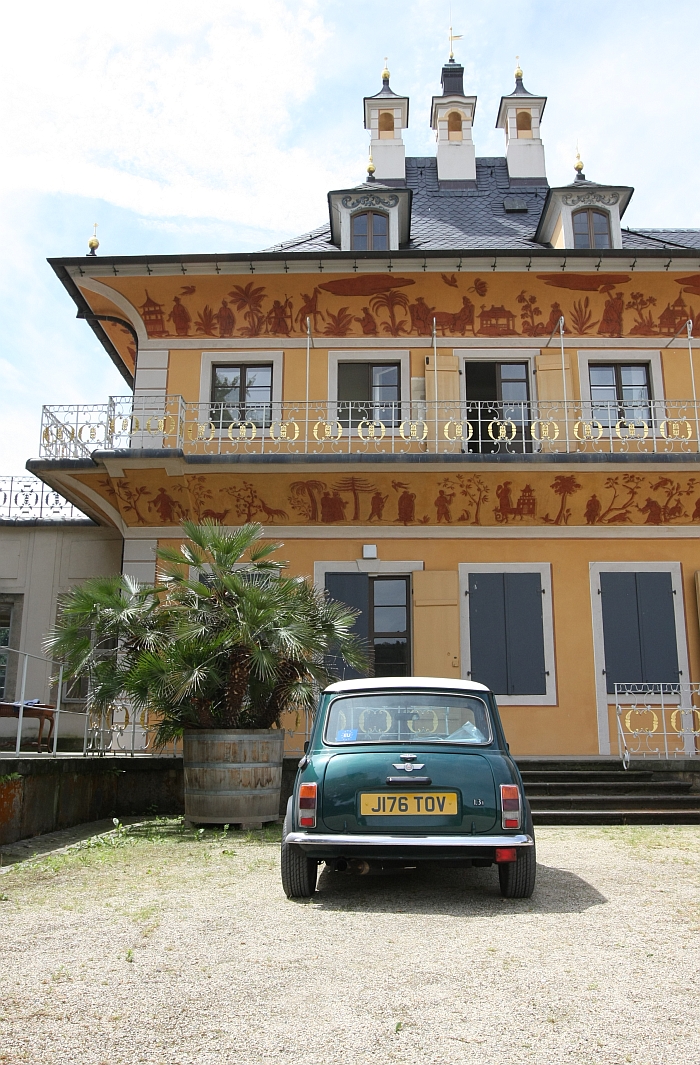 The Mini Cooper from Tomás Alonso & Mathias Hahn in front of the Kunstgewerbemuseum Dresden