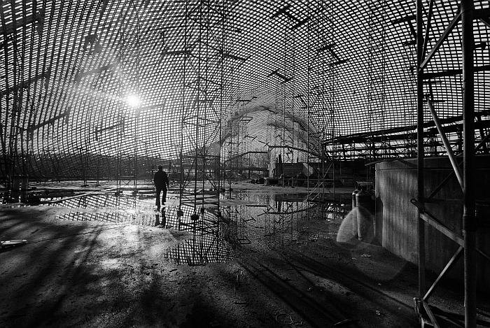 Interior of the Multihalle during construction for the Bundesgartenschau 1975 in Mannheim (Photo © saai Südwestdeutsches Archiv für Architektur und Ingenieurbau, Karlsruher Institut für Technologie, Werkarchiv Frei Otto)