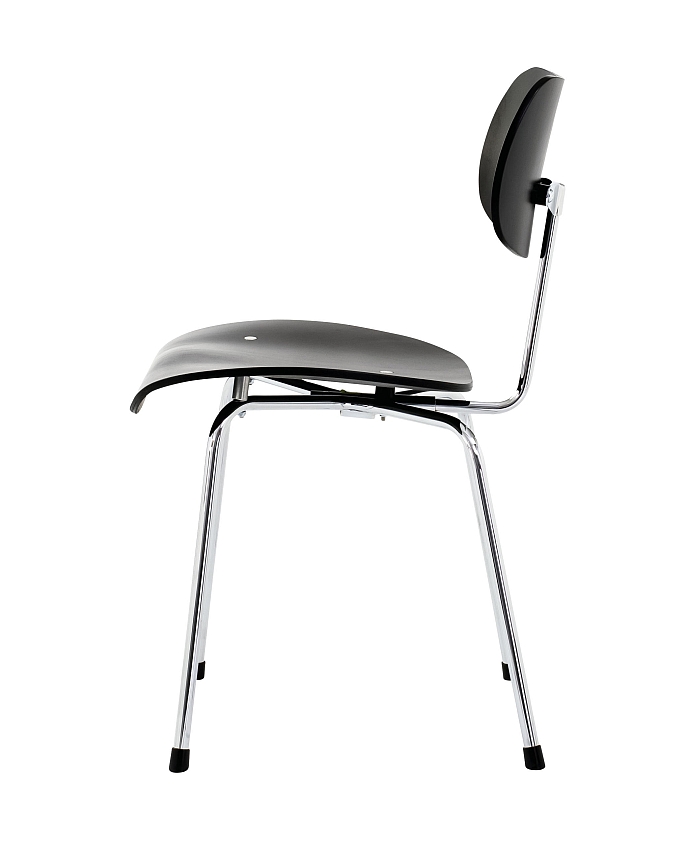 The SE 68 by Egon Eierman for Wilde+Spieth. Note the straight backrest cf the musician's chair