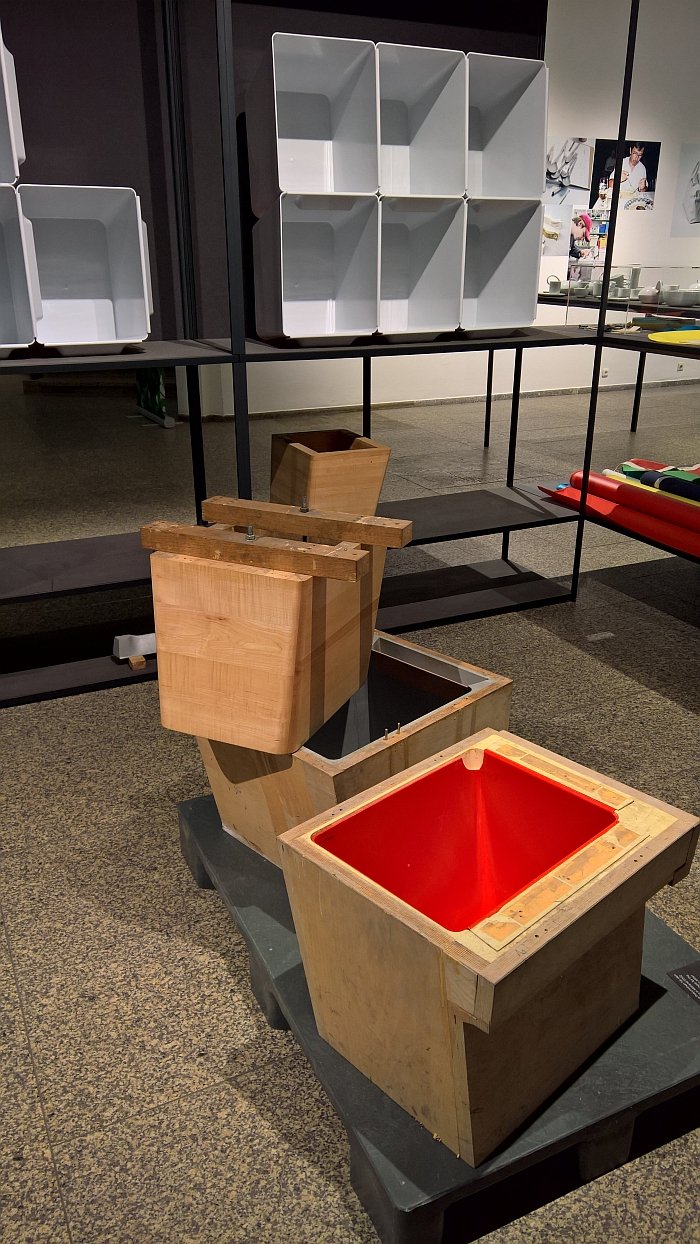 Big bin by Stefan Diez for Authentics, as seen at Full House: Design by Stefan Diez, The Museum für Angewandte Kunst Cologne