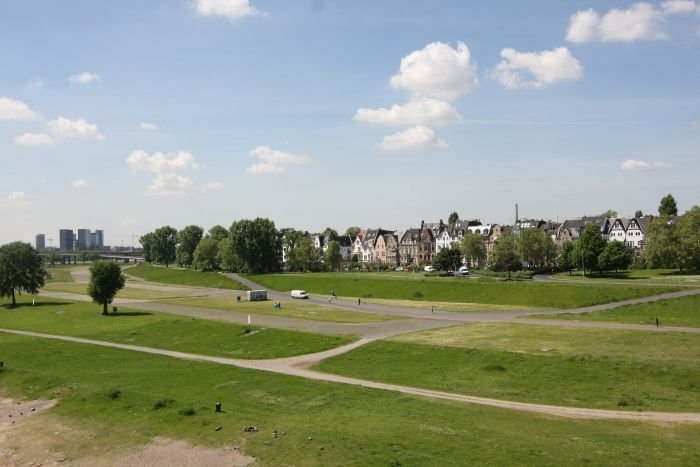 Oberkassel and the Kaiser-Wilhelm-Ring as seen from the Oberkasseler Brücke