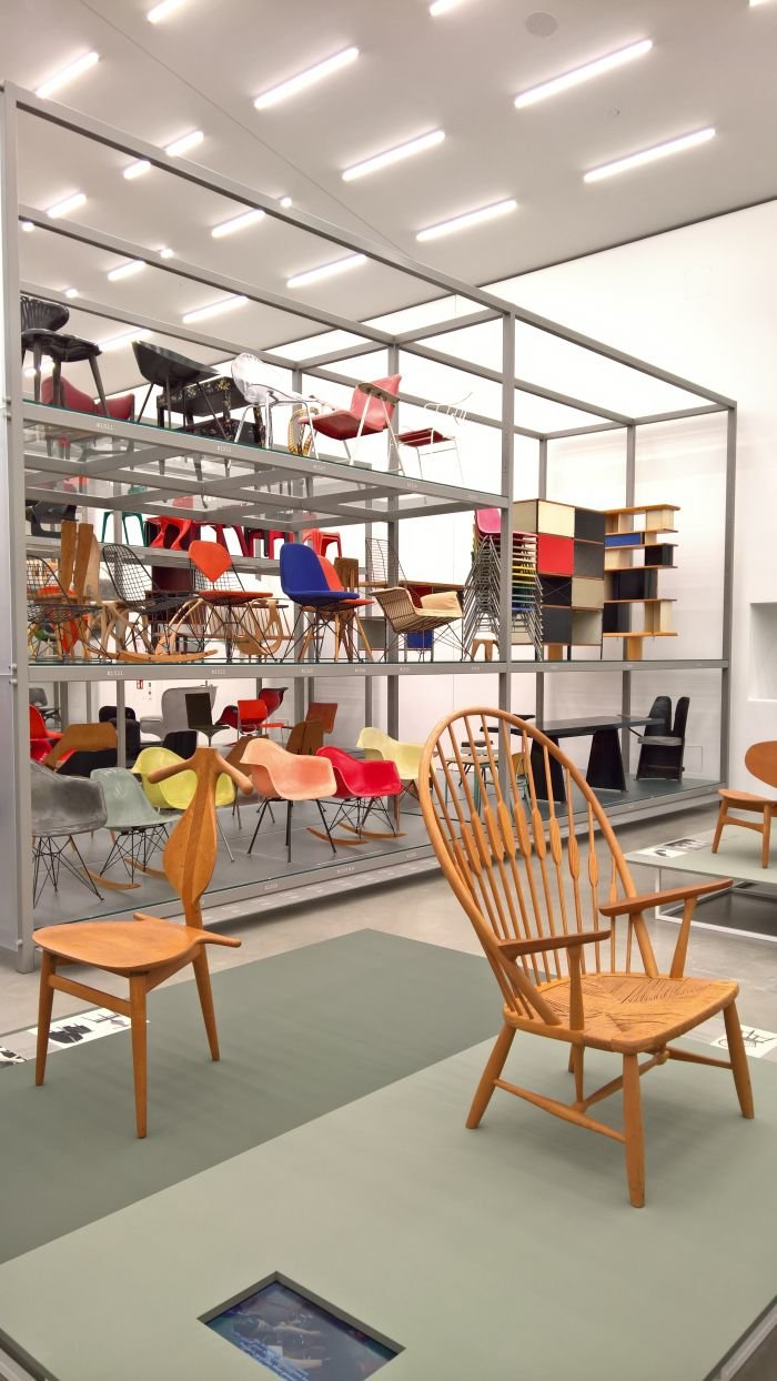 The JH540 Valet Chair (l.) & JH550 Peacock Chair (r.), as seen at Hans J. Wegner: Designing Danish Modern. Vitra Design Museum Schaudepot 