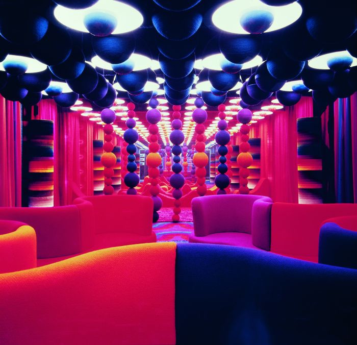 The MIRA-X stand at the "Heimtextil" trade fair, 1971 in Frankfurt a. M., showing the collection from Verner Panton. (Photo © Panton Design, courtesy Textilmuseum St.Gallen)