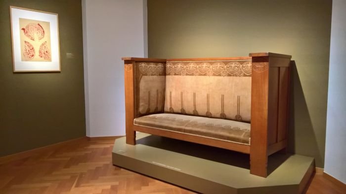 A couch by Chris Wegerif for Arts & Crafts, and a red cabbage by Chris Lebeau, and a work which is repeated, when more abstract, in batik on the couch, as seen at Art Nouveau in Nederland, The Gemeentemuseum Den Haag