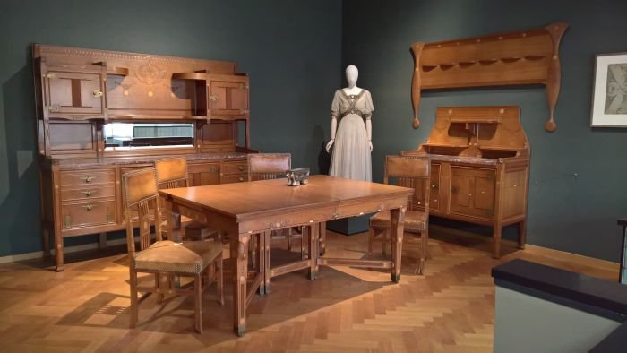 Furniture by Karel de Bazel & Kees Oosschot. Evening Dress Jeanne Margaine-Lacroix, as seen at Art Nouveau in Nederland, The Gemeentemuseum Den Haag