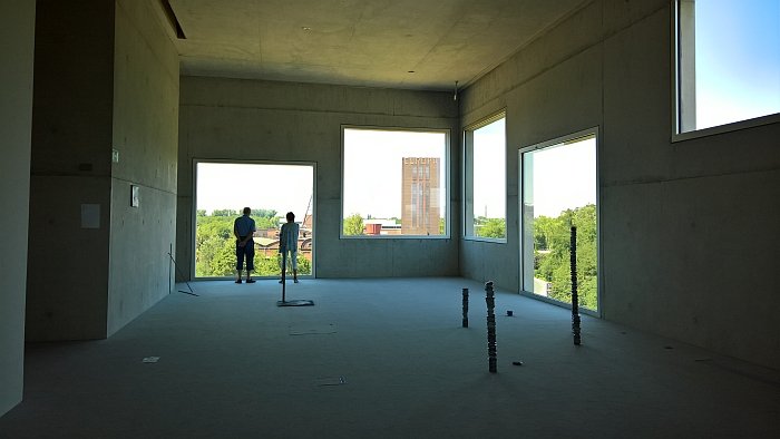 When the Centre Pompidou in Paris opened some felt it might distract from the works on display.... can't imagine what they meant.........Visitors enjyoing the view from SANAA Building