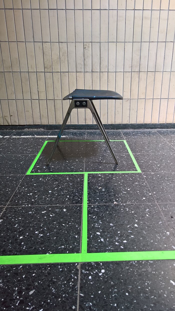 Nichts Zeigen Zeigen: A Chair, as seen at Kunsthochschule Kassel Rundgang 2018 Nichts Zeigen Zeigen: A Chair, as seen at Kunsthochschule Kassel Rundgang 2018