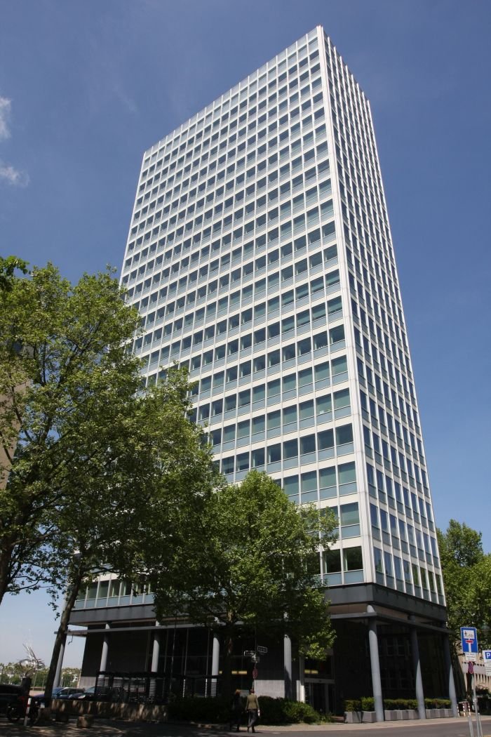 Mannesmann-Hochhaus Düsseldorf by Paul Schneider-Esleben