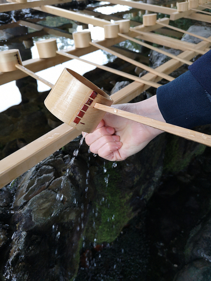 Ritual handwashing with a hishaku ladle (photo © and courtesy studio b severin)