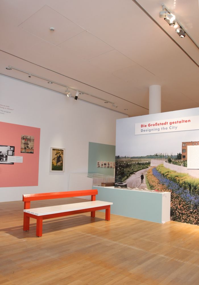 Park bench by Ferdinand Kramer, as seen at Moderne am Main 1919-1933, Museum Angewandte Kunst Frankfurt