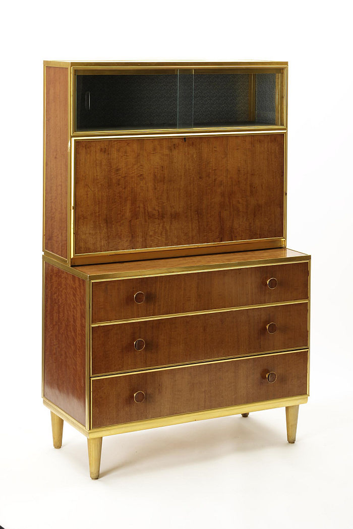 A desk constructed according to the Framed Furniture system developed by Arthur Walsh, Arthur Kershaw, Gordon Russell and George Cleaver in context of the Utility Furniture Scheme (image © Victoria and Albert Museum, London)