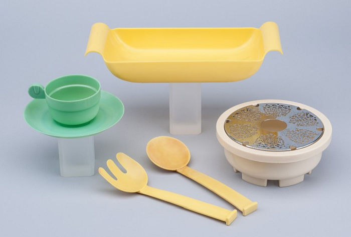 Early plastic household objects, examples of inter-war understandings of nützlich & schön, (Photo © & Courtesy LVR_Industriemuseum)