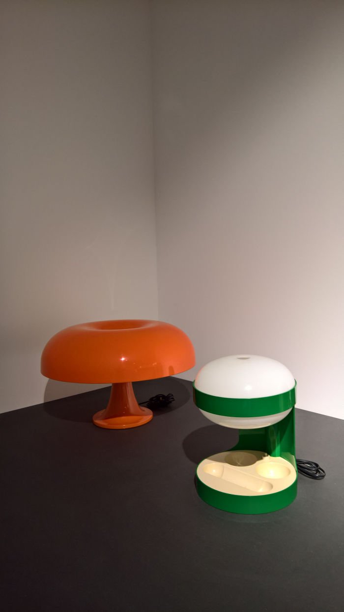 Nesso lamp by Giancarlo Mattioli & Gruppo Architetti Urbanisti Citta Nuova for Artemide (l) & KD 27 Lamp by Joe Colombo for Kartell (r), as seen at SPACES. Interior design evolution, ADAM Brussels Design Museum, Brussels