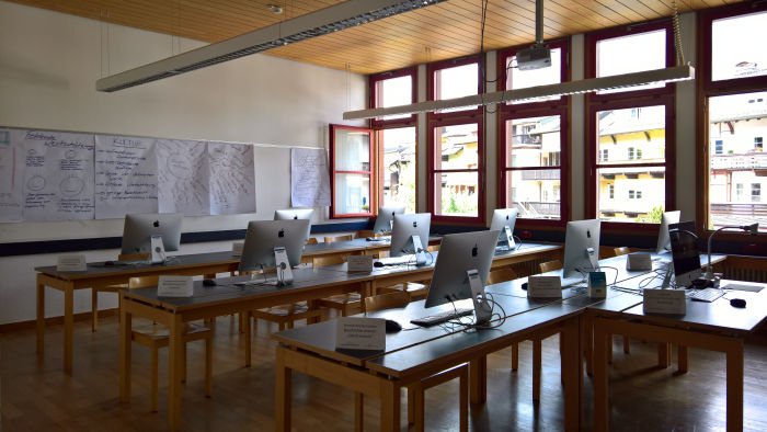 The catering at the Schulen für Holz und Gestaltung Garmisch-Partenkirch includes plenty of fruit.....