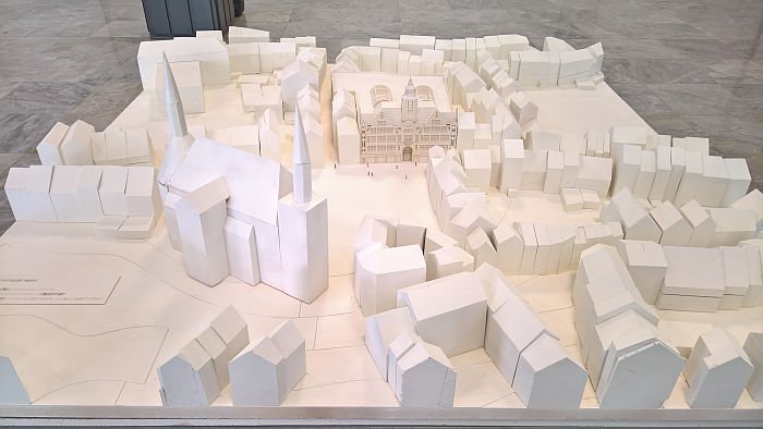 A model of the Leonhard Tietz department store Aachen by Albert Schneiders (with the assistance of Ludwig Mies van der Rohe), as seen at Mies im Westen, Landeshaus des LVR Cologne