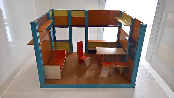 Dolls House by Ludwig Hirschfeld-Mack, as seen at Unknown Modernism, Brandenburgisches Landesmuseum für moderne Kunst, Cottbus