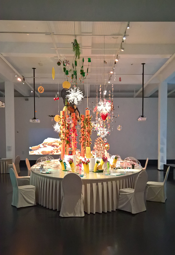 The banqueting ftable installation, as seen at Future Food. What will we eat tomorrow?, Deutsches Hygiene-Museum, Dresden