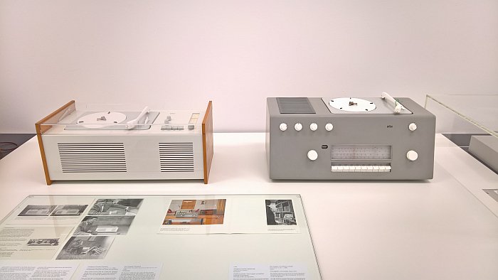 SK4 by Hans Gugelot and Dieter Rams (l) and Steuergerät Studio 1 by Hans Gugelot and Herbert Lindinger (r), both for Braun, as seen at Hans Gugelot. The Architecture of Design, HfG-Archiv Ulm