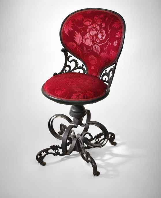 A Centripetal Spring Chair by Thomas E. Warren for the American Chair Company with tapered backrest and no armrests (Image © and courtesy Wolfsonian–FIU, Miami)