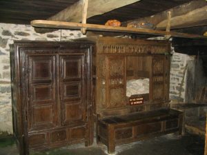 Antique furniture - Wikipedia