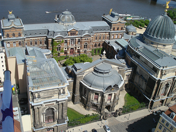 The contemporary Hochschule für Bildende Künste Dresden (Photo Kay Körner via commons.wikimedia.org CC BY 2.5)