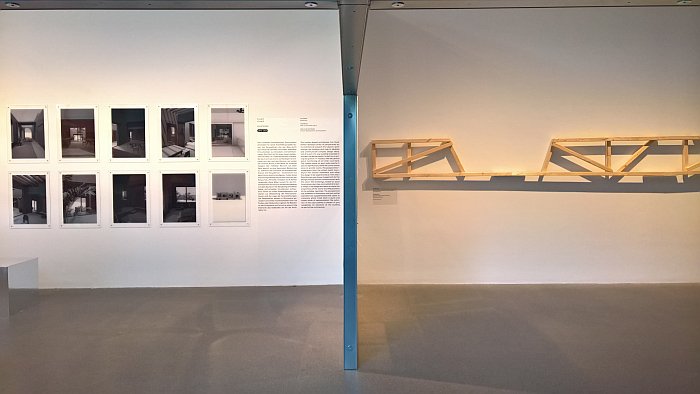 Digital renderings (l) and an analogue joist from SHoP’s 2000 Dunescape project, as seen at The Architecture Machine. The Role of Computers in Architecture, the Architekturmuseum der TU München