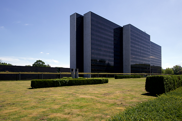 HEW-Zentrale, Hamburg by Otto Weitling and Arne Jacobsen, 1969 (Photo Hendrik Bohle © and courtesy Jan Dimog and Hendrik Bohle)