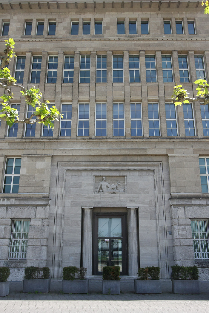 The main entrance of the Mannesmann-Haus, Düsseldorf by Peter Behrens, the only ornamentation on the facade....