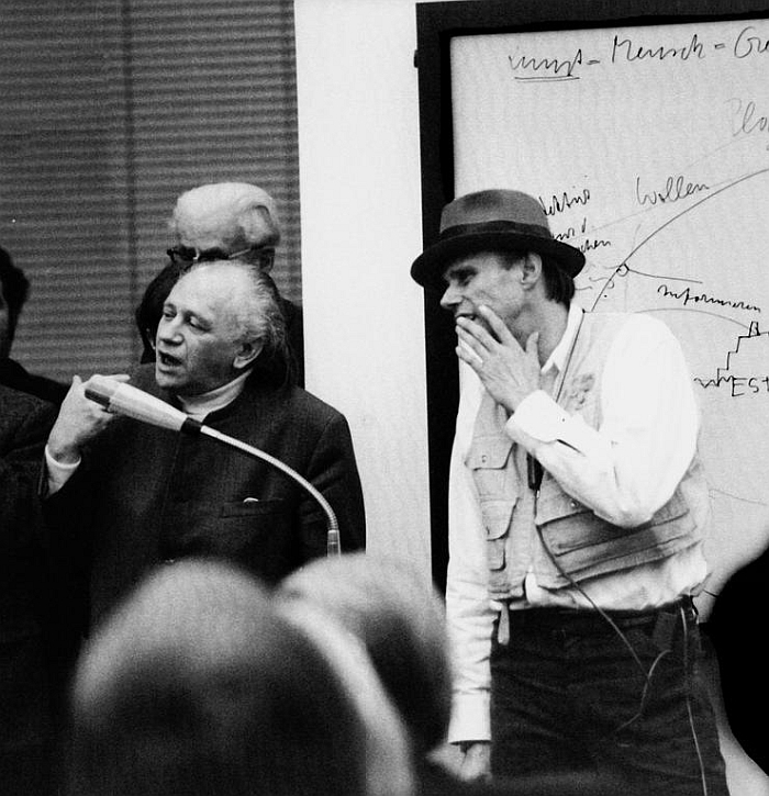 Joseph Beuys and Paul Wember during “Kunst = Mensch”, 15th December 1971 (Photo: Theo Windges, courtesy Kaiser Wilhelm Museum, Krefeld)