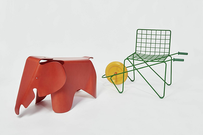 Eames Elephant by Charles &amp; Ray Eames through Vitra (l) and Trotter by Rogier Martens for Magis (r), part of Chairs. For children only!, Grassi Museum für Angewandte Kunst, Leipzig, Germany (Photo Esther Hoyer/ GRASSI Museum für Angewandte Kunst)