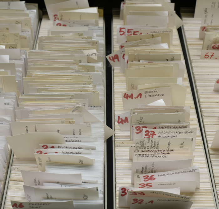 A filing cabinet at the Sammlung Werkbundarchiv – Museum der Dinge, in many regard the strating point for Ordering Things – The Things of Order (photo Armin Herrmann, courtesy Werkbundarchiv – Museum der Dinge)