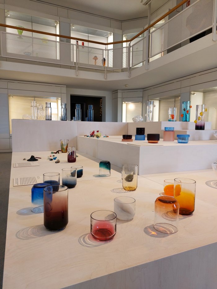 Elements of Colour by Michelle Müller with Peter Kuchinke & Tortsen Rötzsche, as seen at Glass - Hand Formed Matter, Bröhan Museum, Berlin