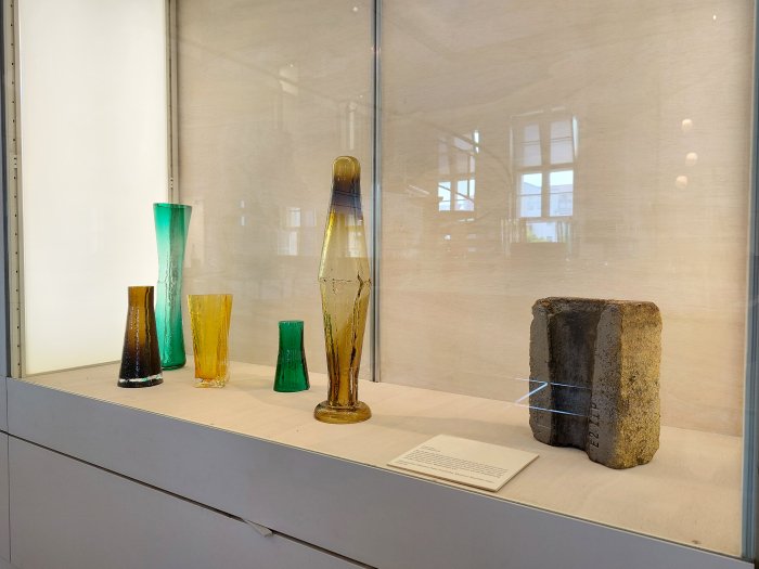 Old Breath by Hao Du with Peter Kuchinke, as seen at Glass - Hand Formed Matter, Bröhan Museum, Berlin