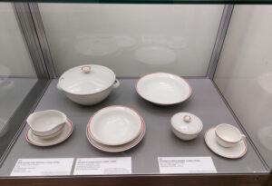 Model 700 crockery service by Heinrich Löffelhardt for Schönheit der Arbeit, as seen at Chairs: Dieckmann! The Forgotten Bauhäusler Erich Dieckmann, Kunstgewerbemuseum, Berlin