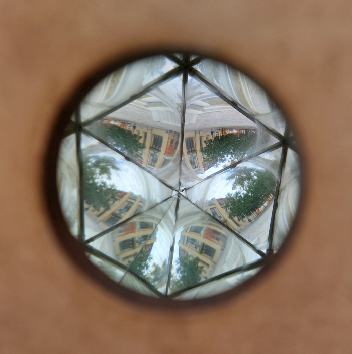 Bauhaus Weimar: Circle, Square, Triangle ¿Hexagon? The Bauhaus University Weimar main building as viewed through Lass Los Nimm An by Ronja Kügow