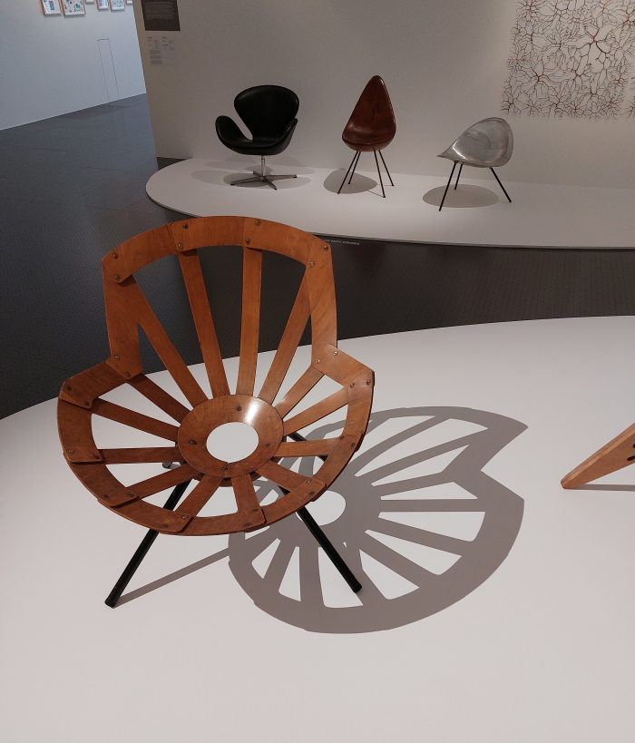 Architetti Associati's nautilus impersonating 1953 chair, as seen at Mimesis. A living design, Centre Pompidou-Metz