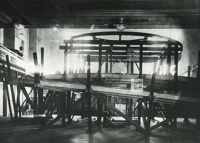 View of the Raumbühne at the Internationalen Ausstellung neuer Theatertechnik, Wiener Konzerthaus, Schubertsaal, Vienna, 1924 (Photo © and courtesy Austrian Frederick and Lillian Kiesler Private Foundation, Vienna)